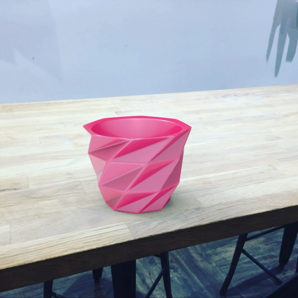 custom vase /pot #3d #3dprint #3darcwest #3model #3modelling #3dprinted #digitalart #digital3d #digitaldesign #fleurs #impression3d #fourqueux #saintgermainenlaye #yvelines #instaart #instapic #picoftheday #instagram #insta #instagood #pot #vase…