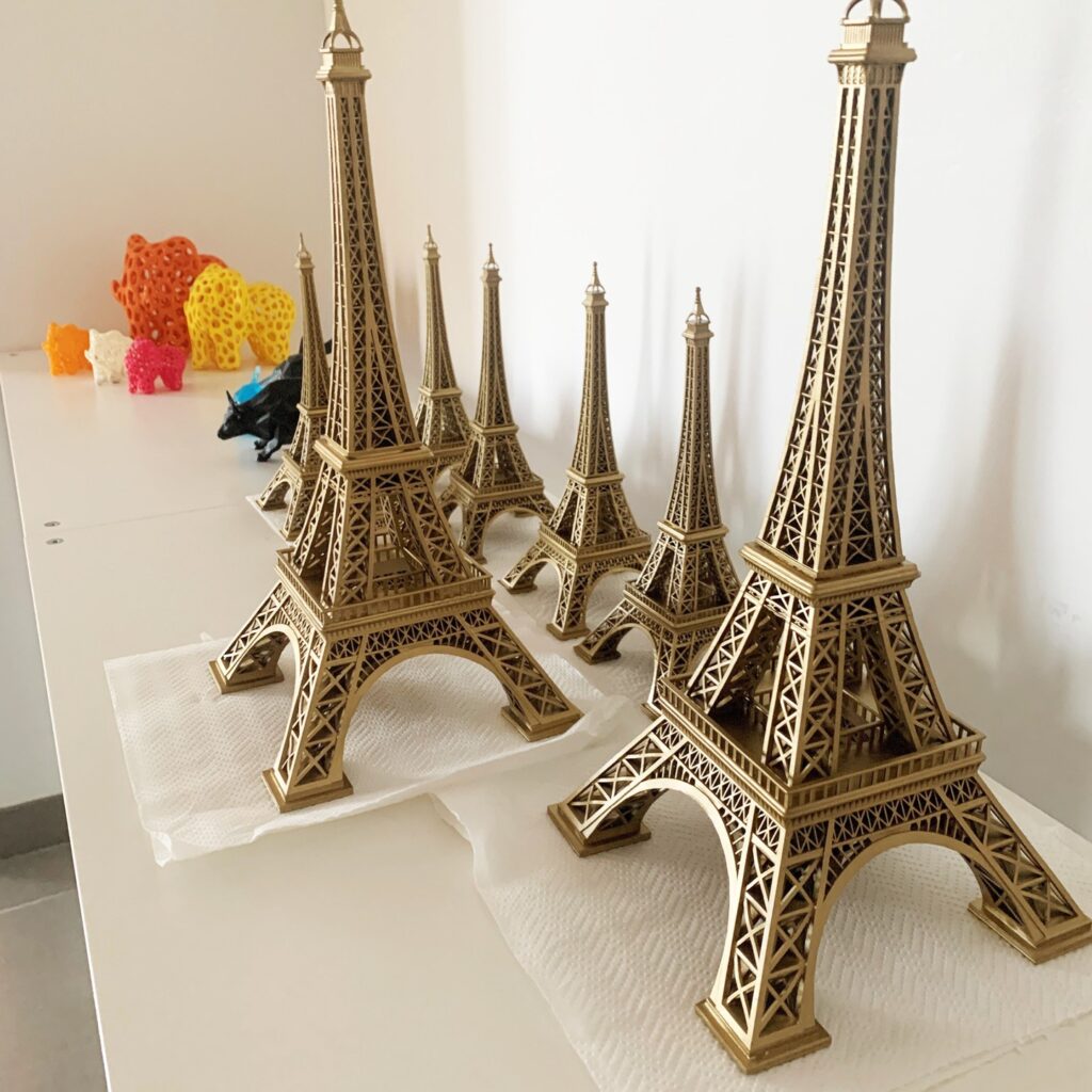 Eiffel Tower 3D printed with resin and painted gold color. #3d #3darcwest #3dprinting #3dprinted #3dprint #toureiffel #instaart #instagram #gold #yvelines #iledefrance #abstractart #abstraitart #eiffeltower #paris…